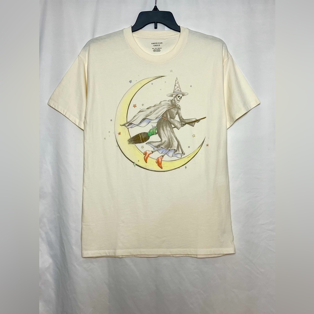 American Eagle Women's Oversized Halloween Graphic T-Shirt Color CreamSize M